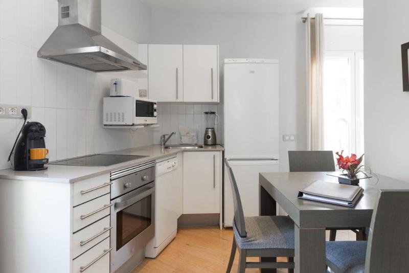 Amister Apartments Барселона Экстерьер фото
