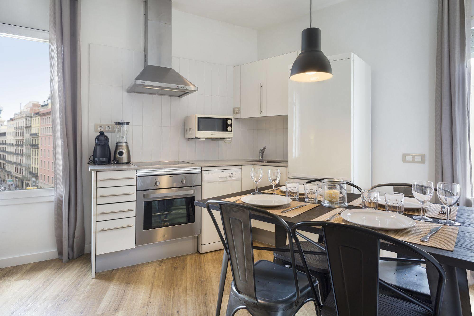 Amister Apartments Барселона Экстерьер фото