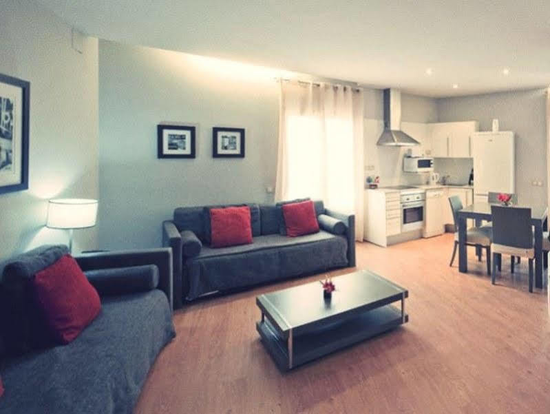 Amister Apartments Барселона Экстерьер фото